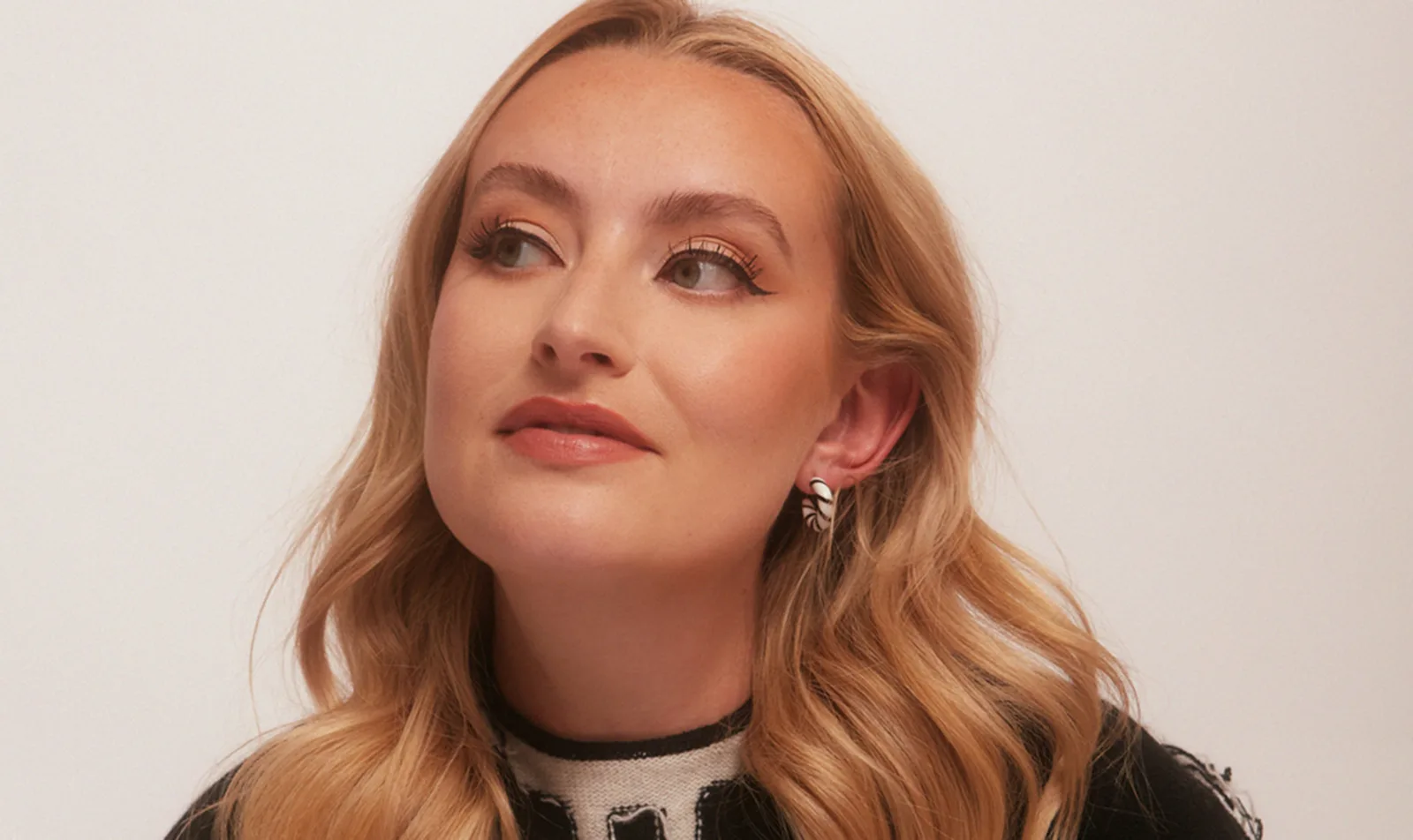 Amelia Dimoldenberg is ready to take a bite of the Golden Globes - Tubefilter