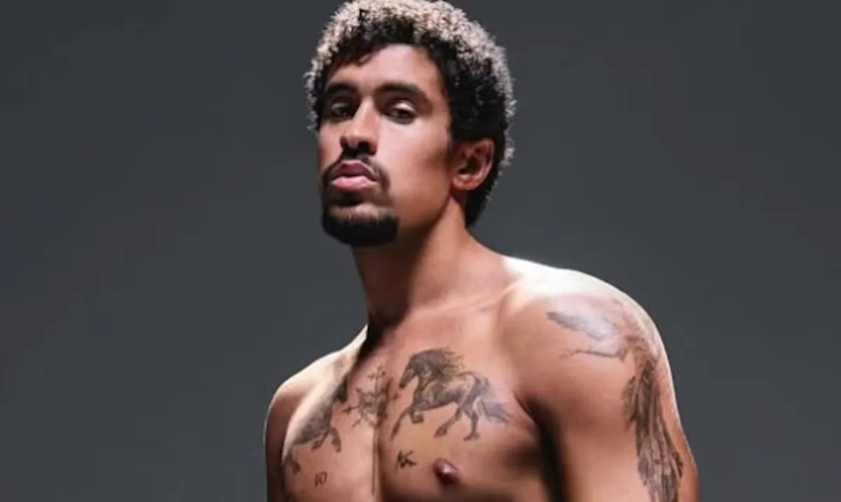 Bad Bunny posa en calzoncillos para la marca Calvin Klein