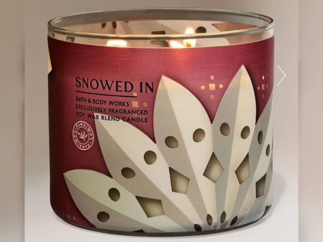 🚨BREAKING: Bath and Body Works has pulled its winter candle from shelves after shoppers say it replicates the KKK hood design. Am I the only one that doesn’t see it? The snowflakes are being…
