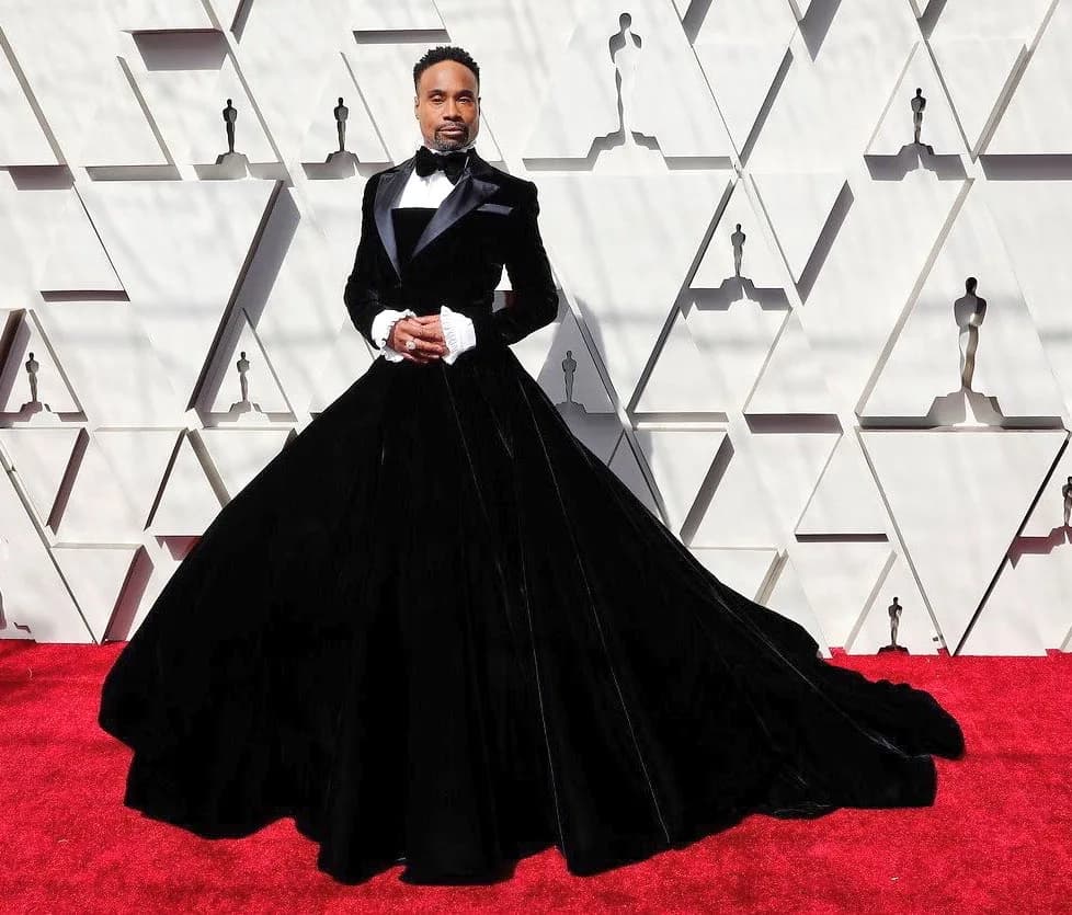 Shutting the carpet down In a Siriano velvet tuxedo gown! #billyporter at the #oscars @theebillyporter