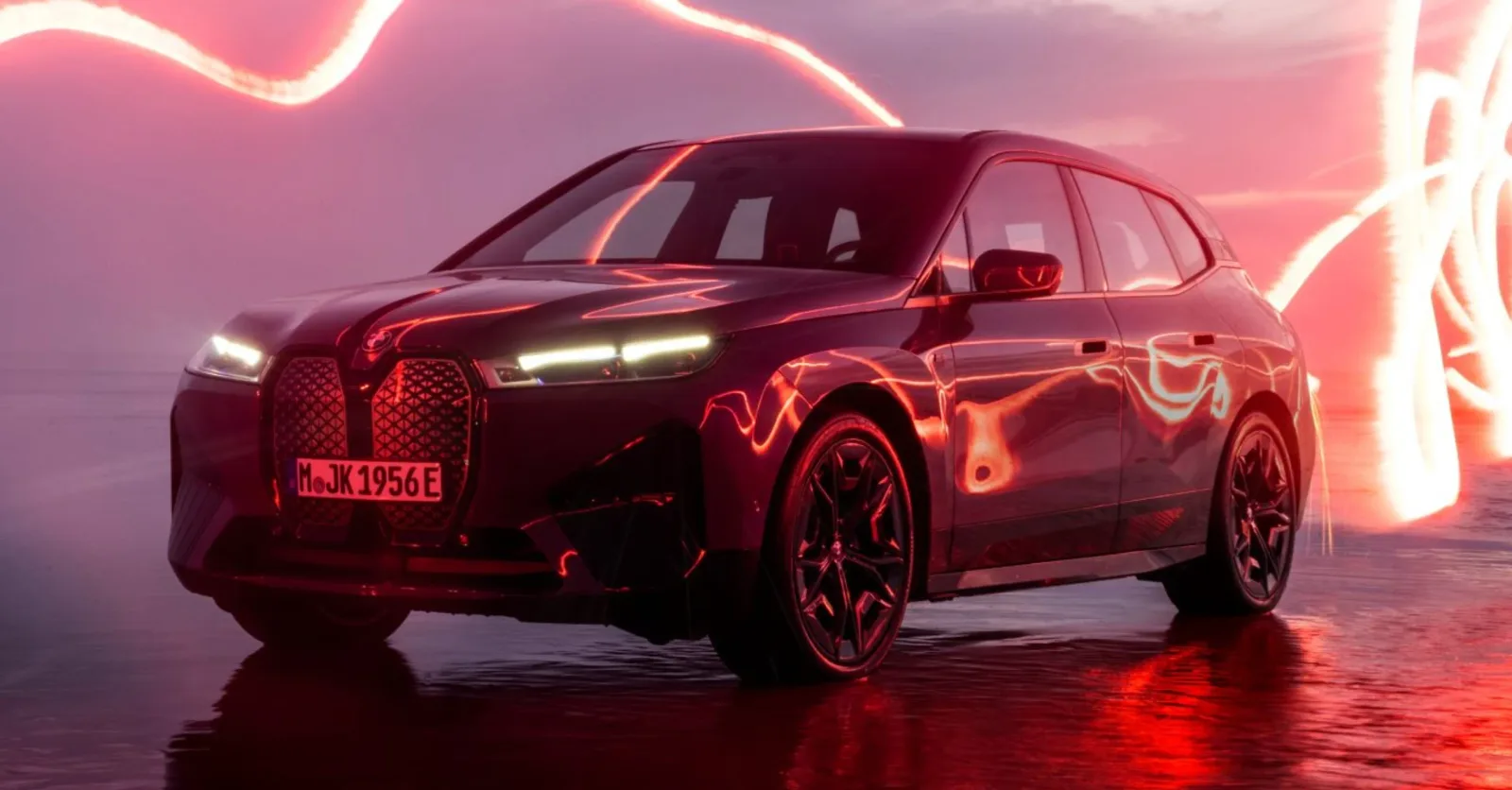 Watch BMW Showcase Trippy New Color-Changing Tech at CES 2022