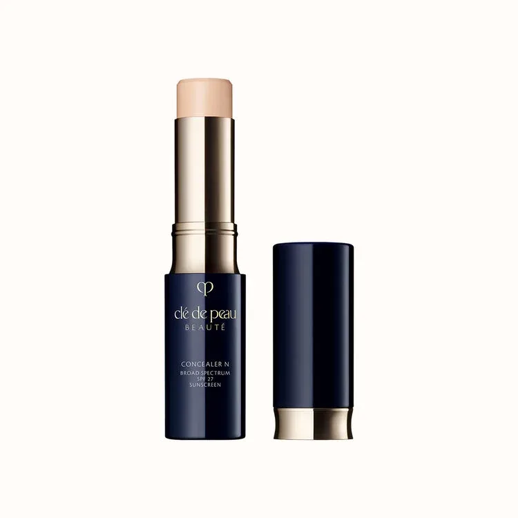 Clé de Peau Beauté Concealer SPF 27, the product featured in the selfie tutorial.