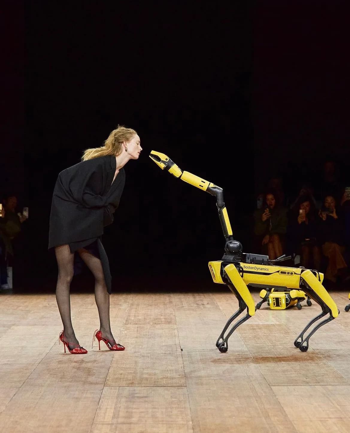 i thought the coperni stunt was a gimmicky poorly executed attempt at shalom’s alexander mcqueen ss1999 moment.