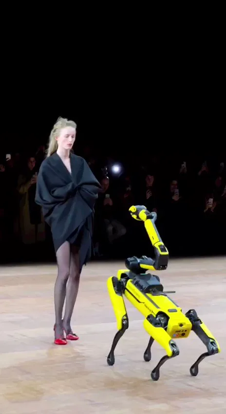 Robots @ Coperni fall 2023