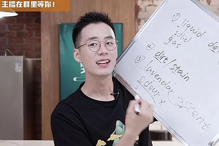 Chinese Edtech Firm New Oriental Finds New Niche in Bilingual Live Sales