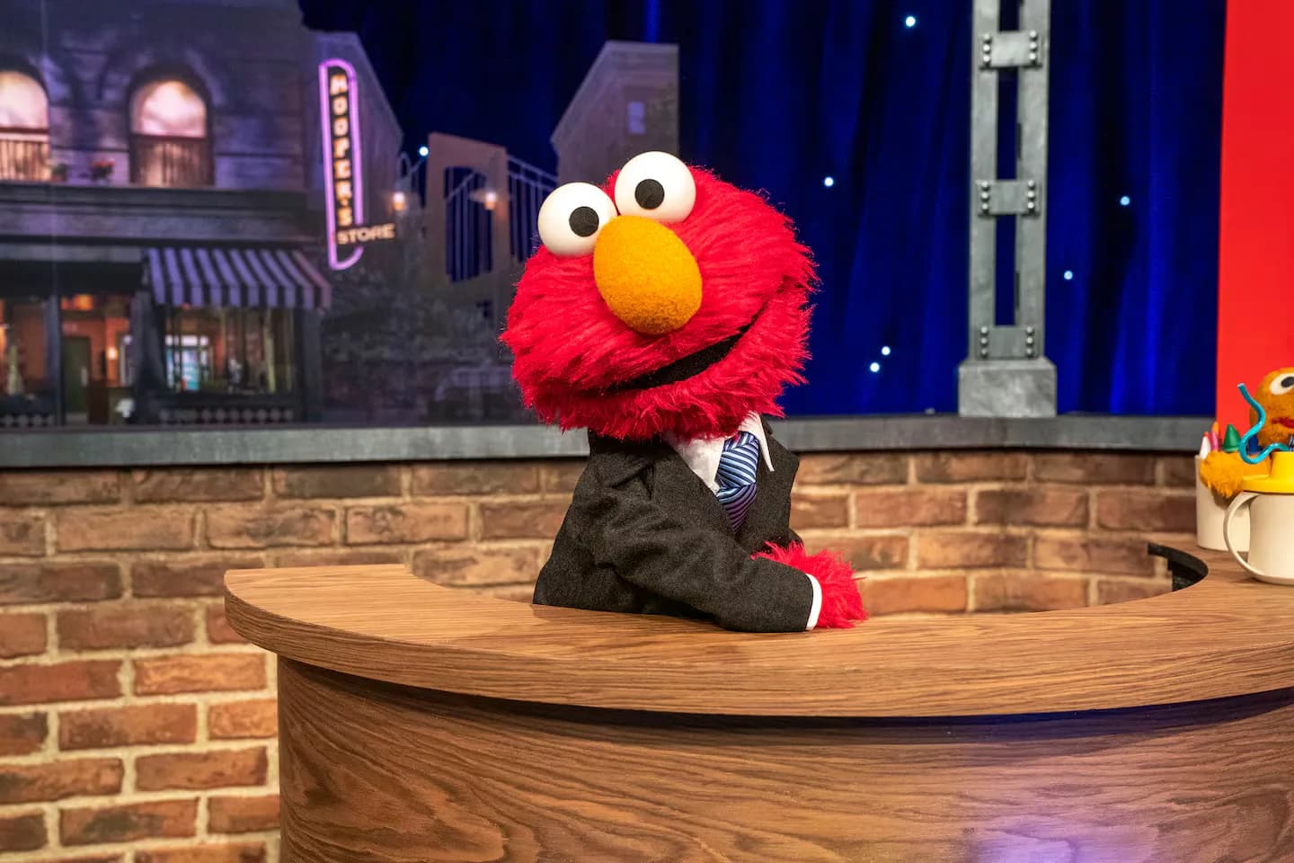 ‘How is everybody doing?’ Elmo checked in emotionally. The Internet reacted as you’d expect. - The Boston Globe