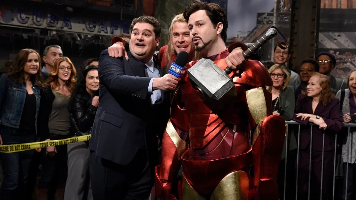 Chris Hemsworth: March 7, 2015 - Saturday Night Live (Season 40, Episode 15) - Apple TV