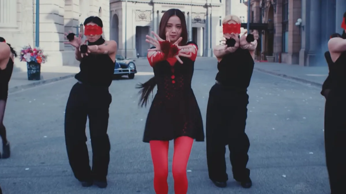 JISOO Flower Dance Challenge | Know Your Meme