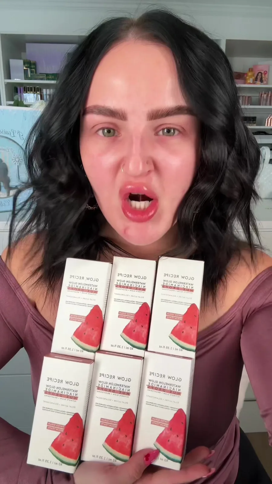 LITERALLY WHAT IS GOING ON OMG @Aysha Harun #glowrecipe #dewdrops #makeup #skincare #beauty #greenscreenvideo