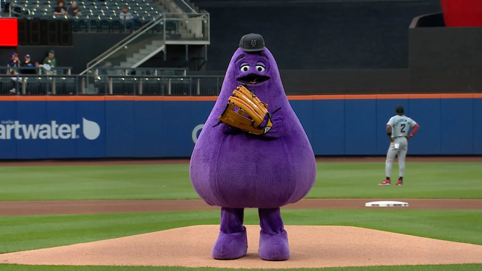 Grimace throws first pitch at Citi Field | 06/12/2024