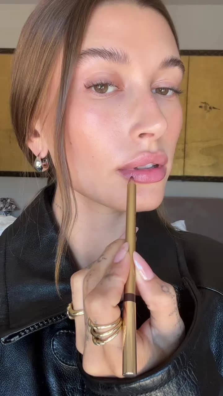 the lip combo vibe I’m feeling for fall 😍🤎 @rhode skin