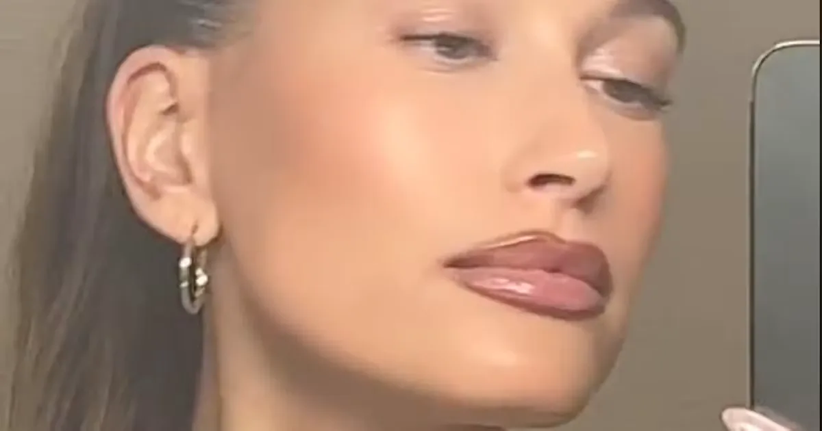 How To Get Hailey Bieber’s “Brownie Glazed Lips” Look