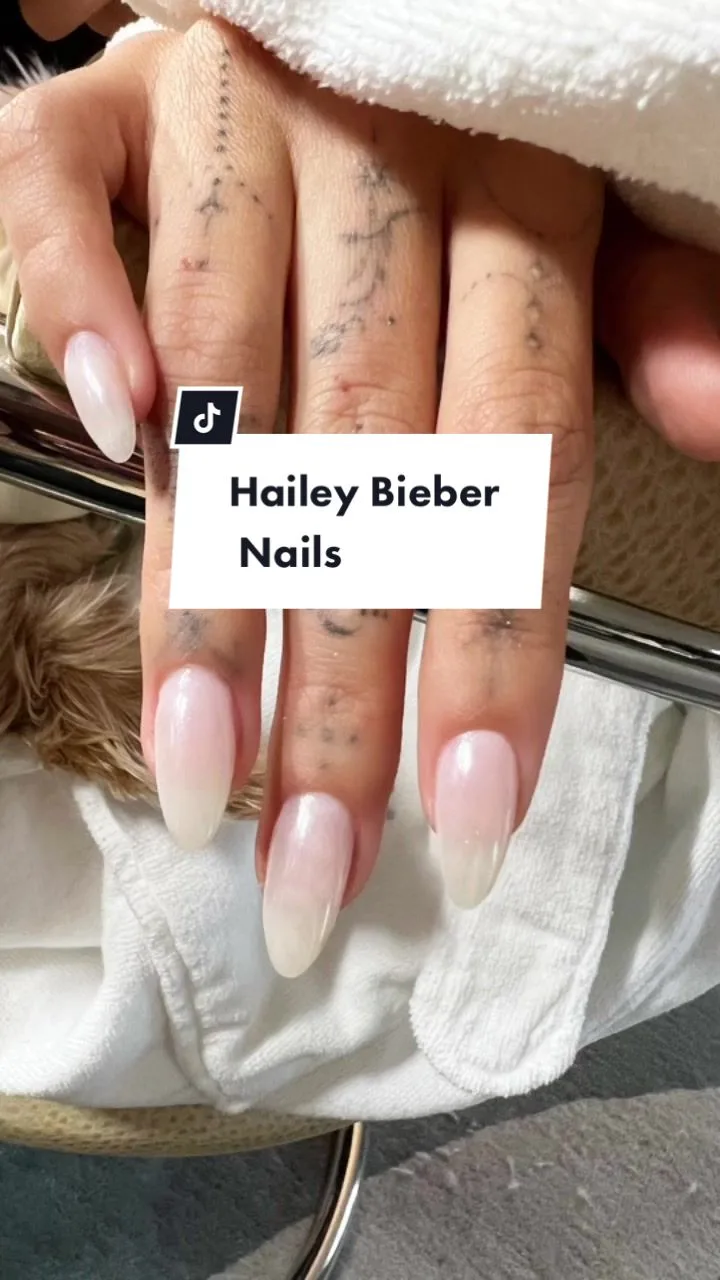 How to: #HaileyBieber aka #GlazedDonutNails Tutorial by @Zola ✨ 🍩 💅🏼 #haileybiebernails #chromenails #metgala #metgalanails #opi