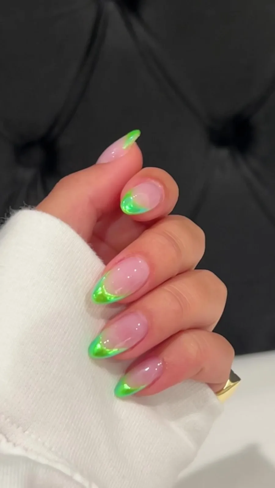 New new 💚 #haileybiebernails #chromenails