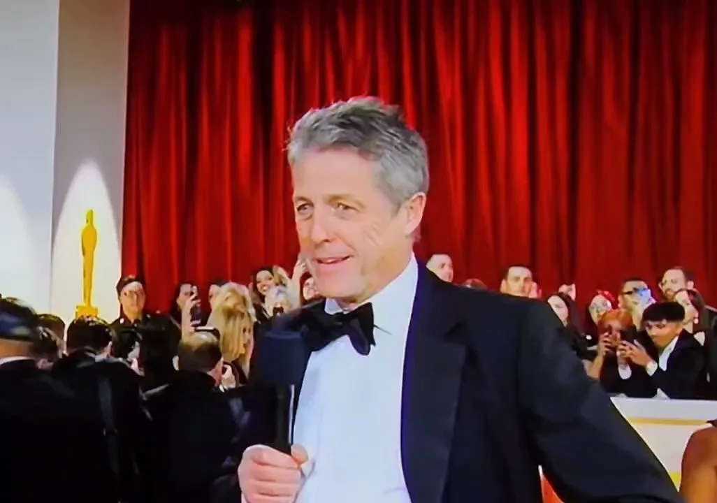 And the Oscar for the guy who totally doesn't want to be there goes to Hugh Grant. #Oscars
