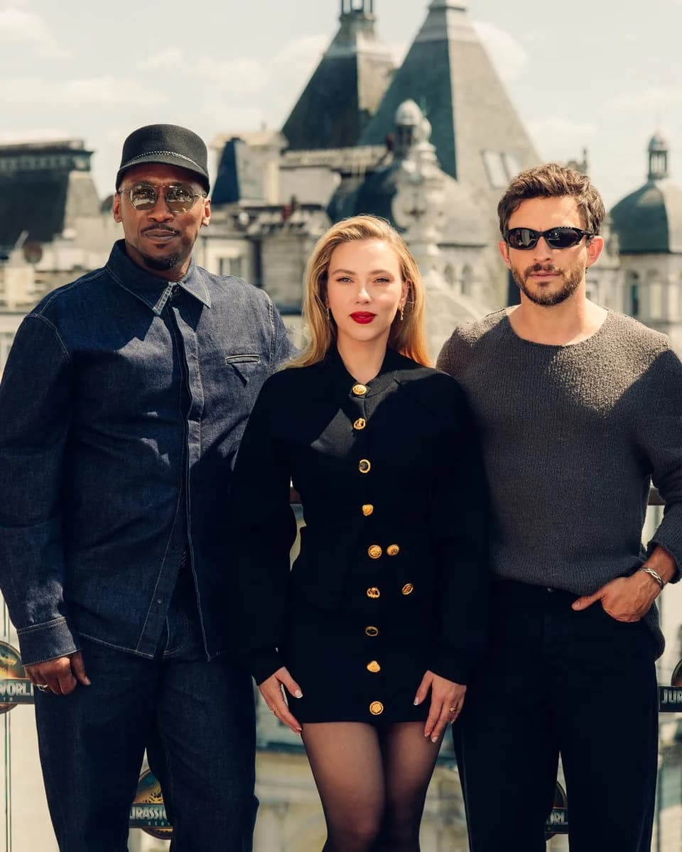 The cast of Jurassic World Rebirth has arrived in London! 🇬🇧