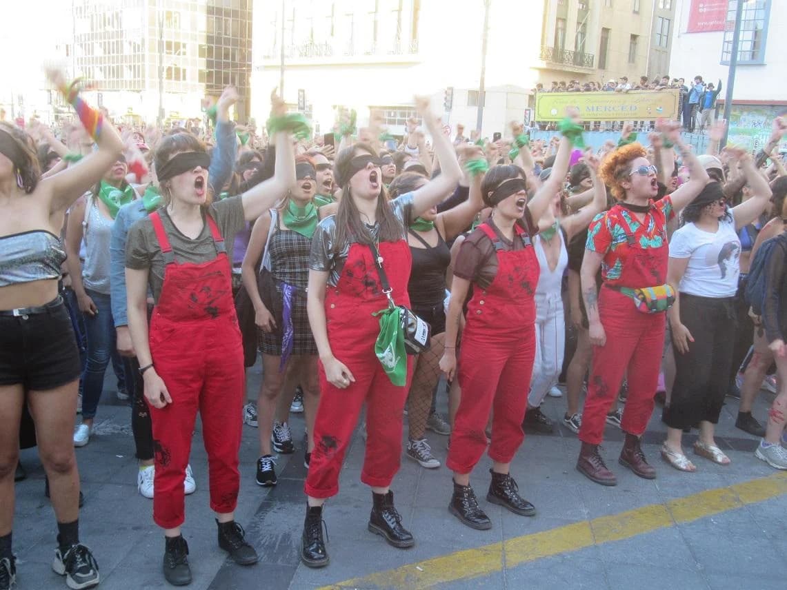 LASTESIS performance participants in Valparaíso in late November 2019. Contemporary photograph of the November 29 mobilization, not the first November 20 performance.