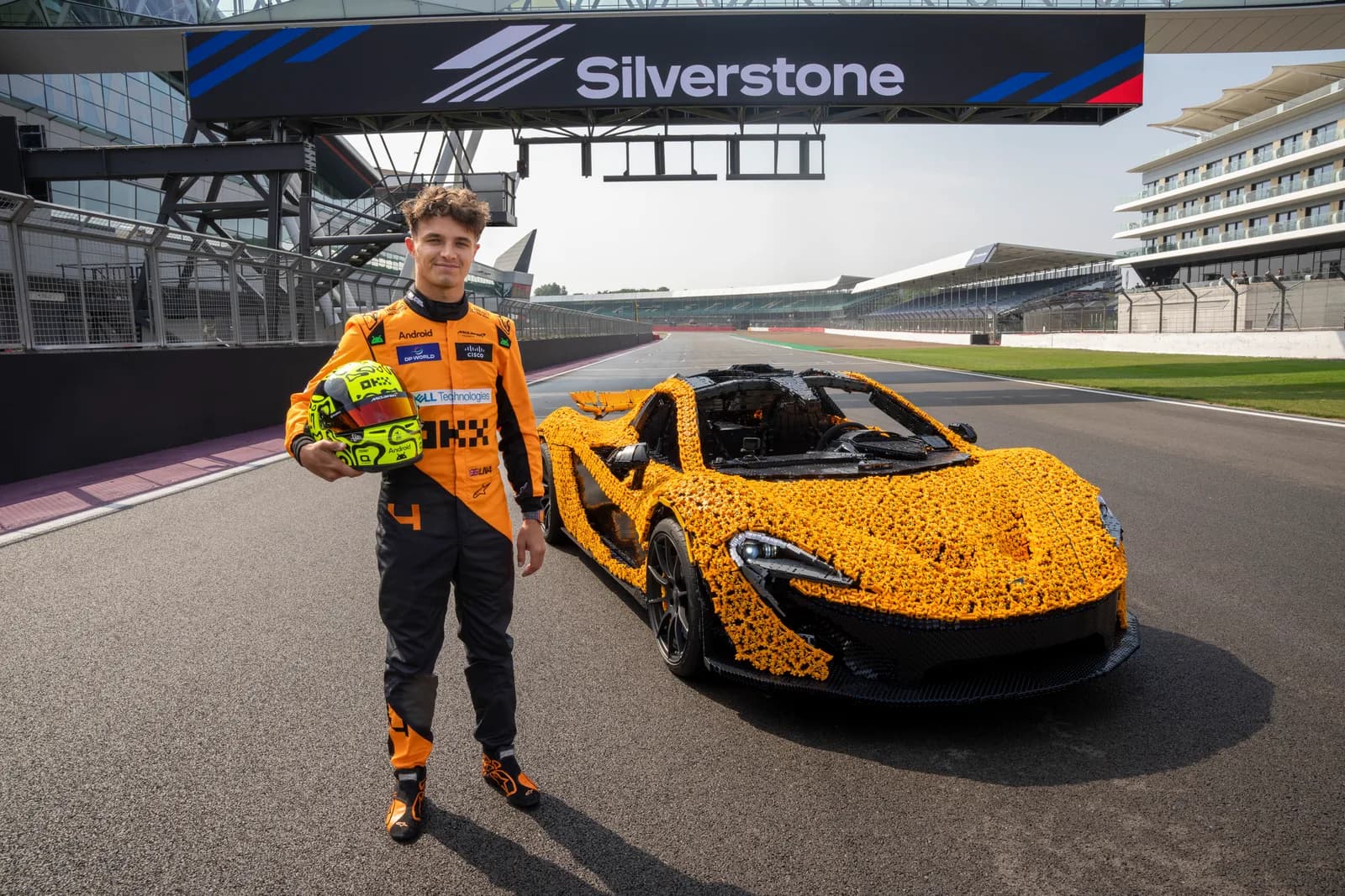 M+C Saatchi Group | LEGO create life-size LEGO Technic supercar