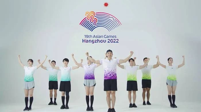 Liu Genghong demonstrates the aerobic routine developed for the Hangzhou Asian Games in a video still.