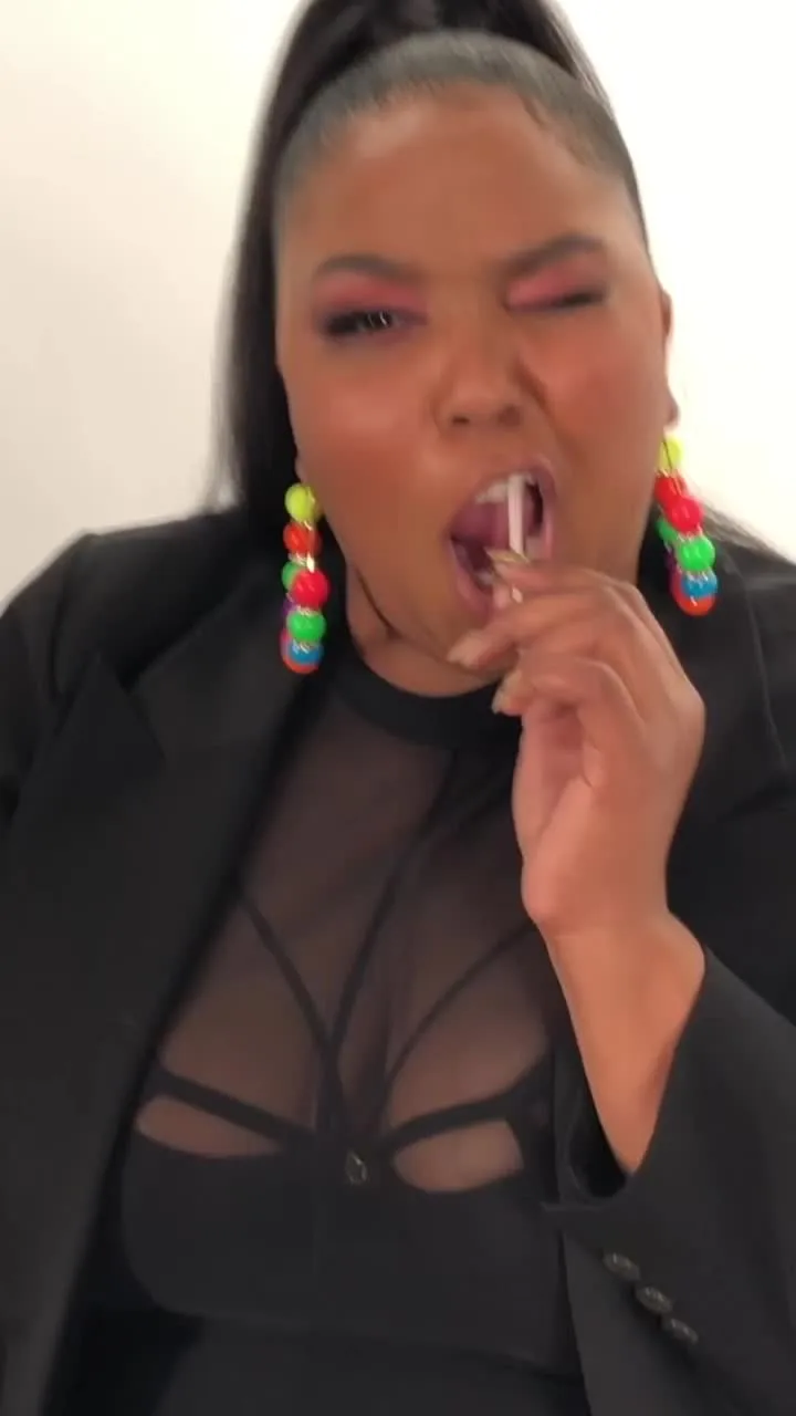 When Lizzo takes her own #DNATest 🤑💰 #featurethis