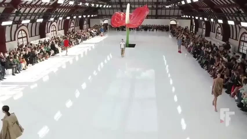 The Loewe brand presented clothes in the style of Minecraft - at Paris Fashion Week they showed a "pixel" collection.💤🧊 #Minecraft #우리도_언제나_찬이를_지켜줄게 #Live #women