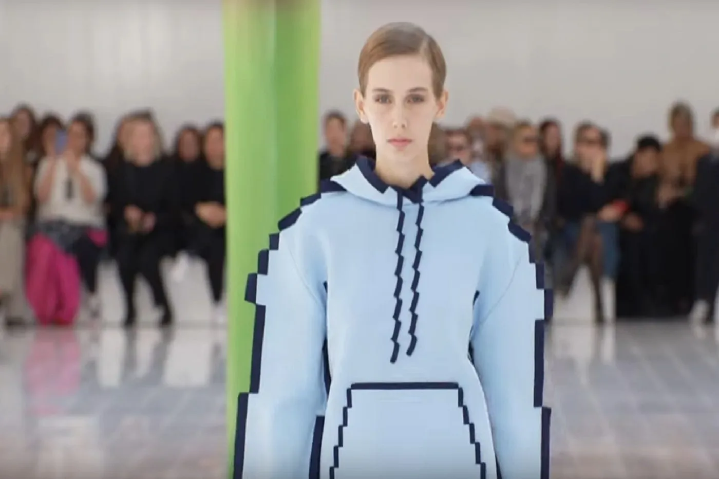 À la Fashion Week de Paris, des vêtements pixélisés font leur apparition