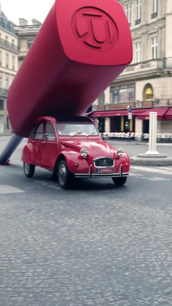 L'Oréal Groupe Lipstick Marks Street Red in Paris