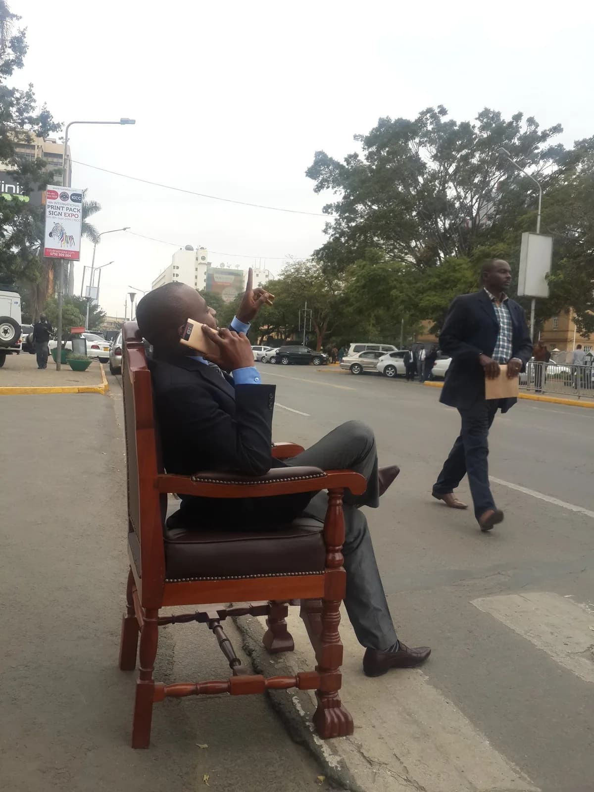 My colleague @loftymatambo and took the #M7Challenge to Nairobi's CBD 😆