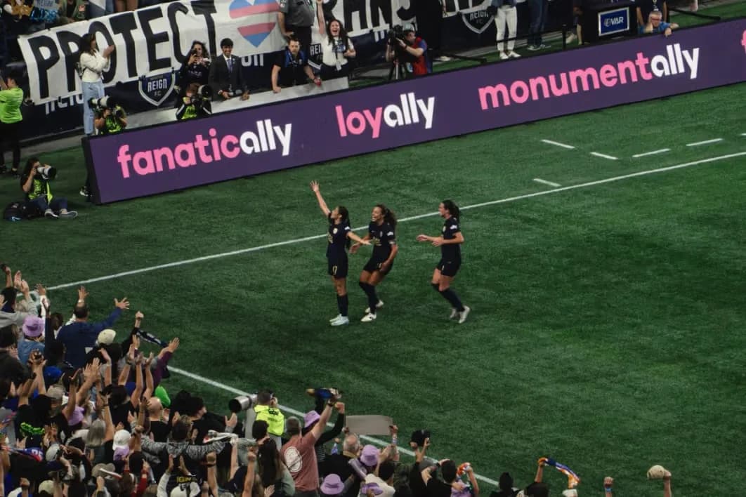 Emeri Adames recreated Rapinoe’s arms-out goal celebration.