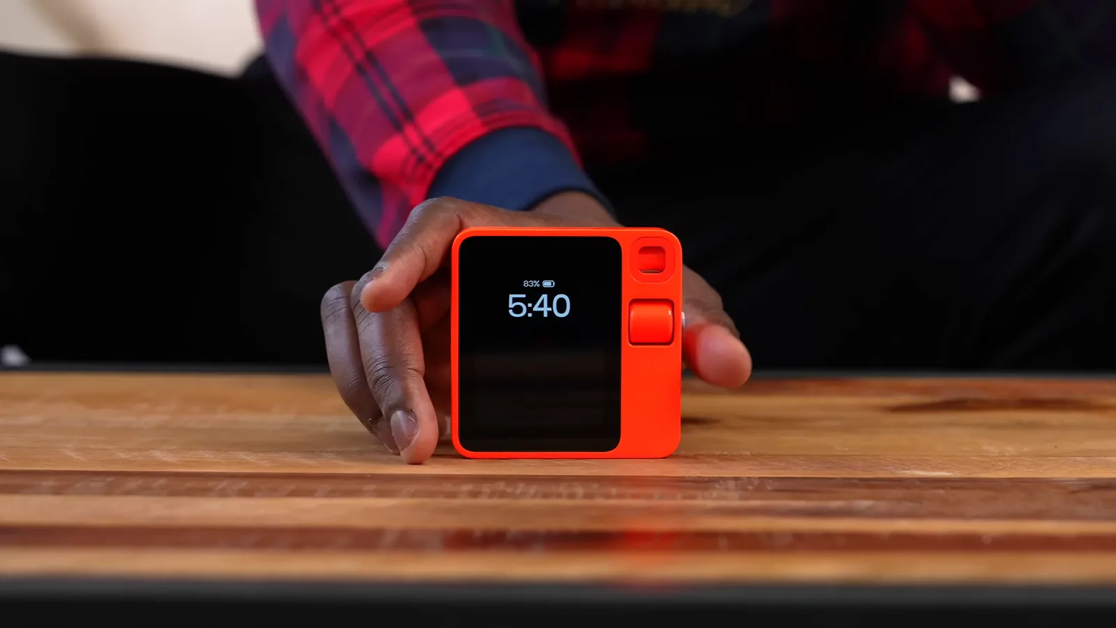 Screenshot of a video in the form of a review of the digital assistant with AI.
