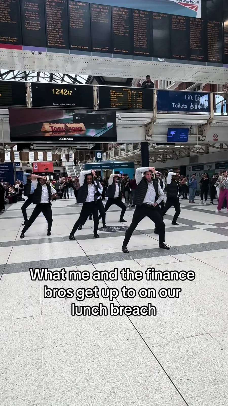 MEN IN FINANCE HAVE THE MOST FUN 💼 #maninfinance #flashmob #financebro #viralvideo #maledancer #viraltiktok @ultimateeventdancers @Billen Ted @Girl On Couch