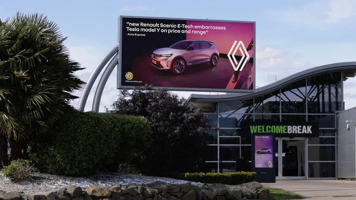 Renault provoca Tesla em outdoor tecnológico do Scenic E-Tech