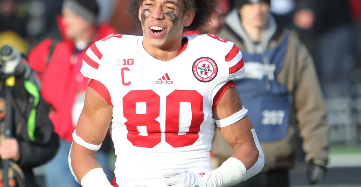 Twitter Recap: New Year’s Resolutions, Home for the Holidays and Faux Pelini Accepts an Award