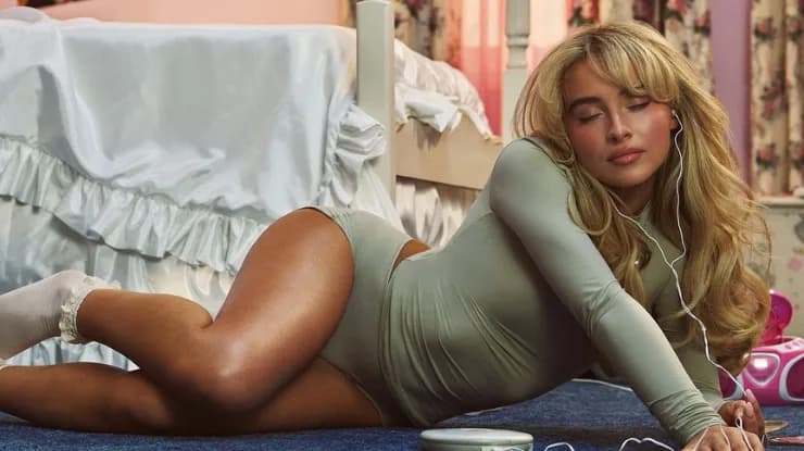 Sabrina Carpenter estrela nova campanha da marca de Kim Kardashian | CNN Brasil