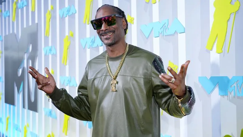 Snoop Dogg says he’s giving up smoking weed | CNN