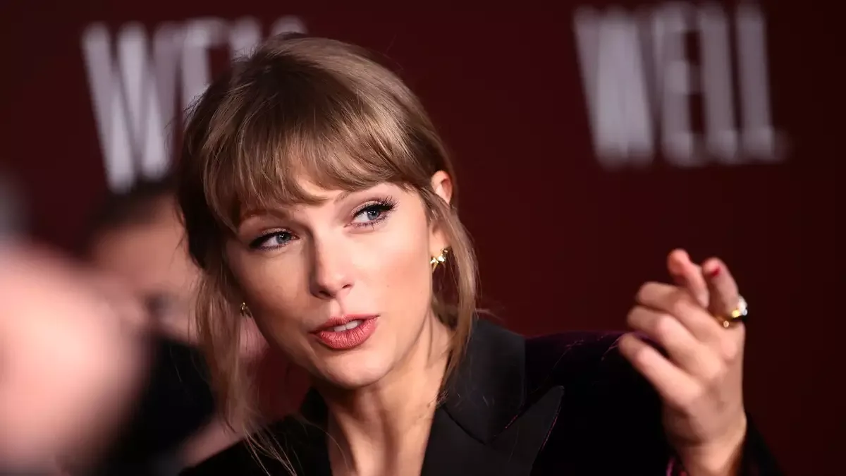 Taylor Swift Tik Tok Treadmill Strut | 107.5 KISS FM