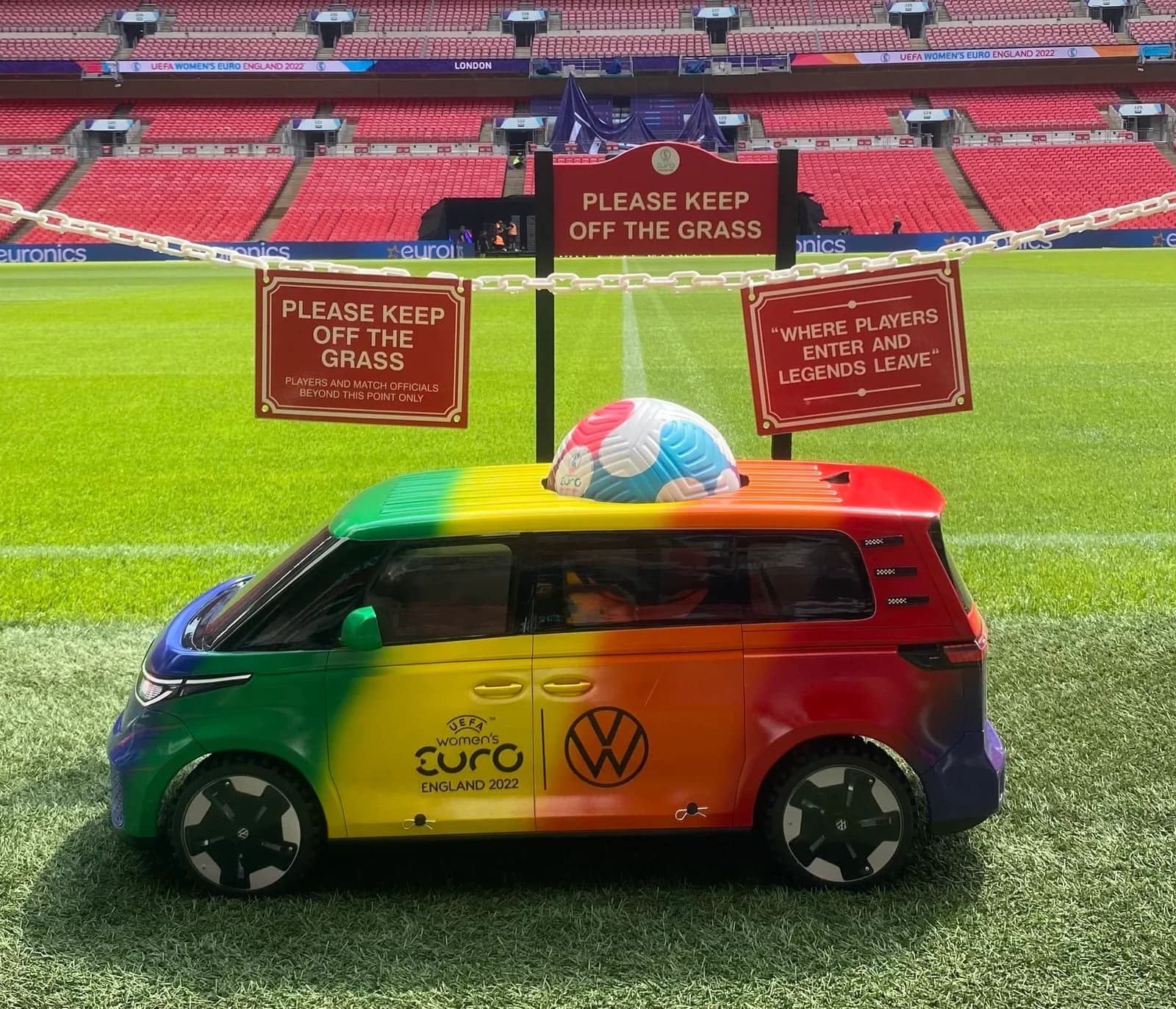 So, does that make me a legend?🥺 #WEURO2022 @WembleyStadium - Tiny Buzz 🚐⚡️