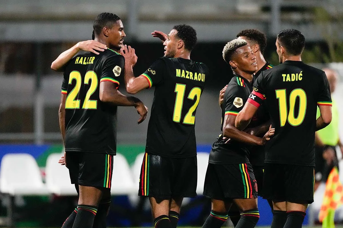 Uefa schiet ‘three little birds’ op derde shirt af…