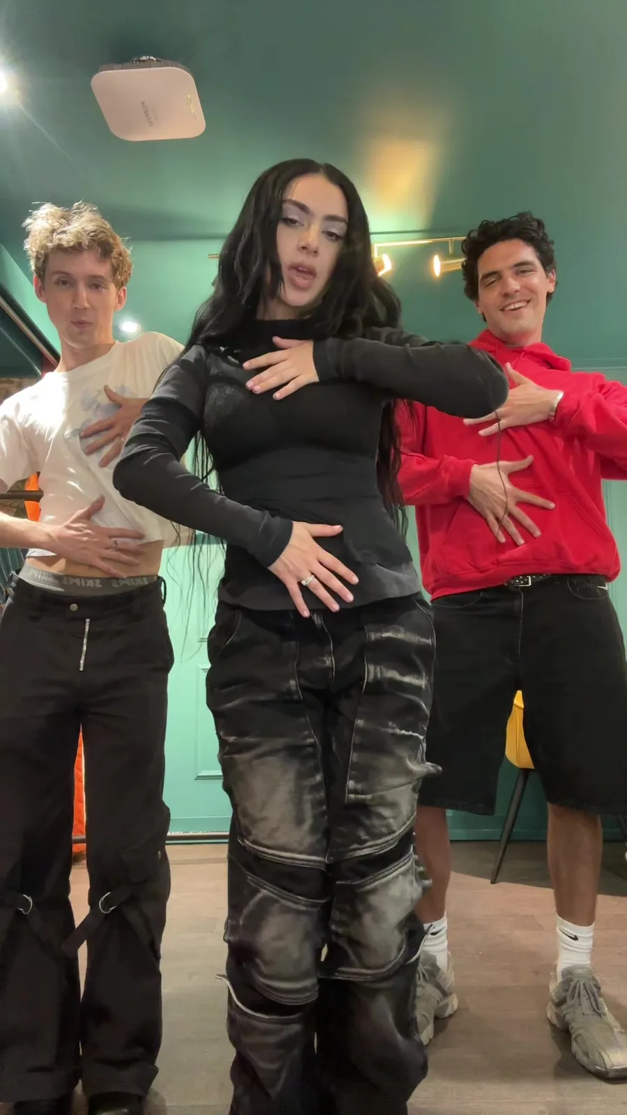 epic choreo moment incoming on sweat tour ! @Troye Sivan @terrencefoconnor