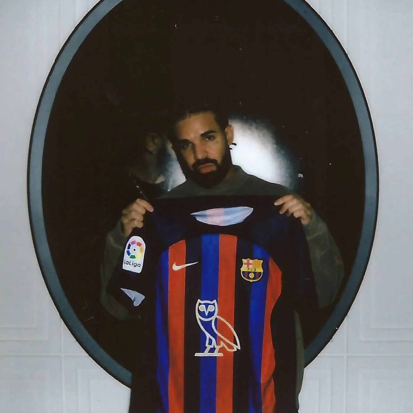 🦉 @Drake 💙❤ First artist to hit 50 billion @Spotify streams. First artist to share the @FCBarcelona shirt.