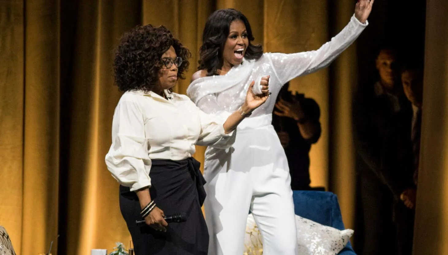 Fans pack Madhouse on Madison to see Michelle Obama, Oprah chat it up