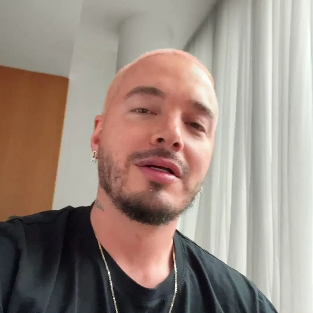 Superstars ≠ crypto experts. Music artist @JBALVIN says “do your own research”. On 2.13 when big names try to give you crypto advice — 🚨 sound #CryptoCelebAlert and grab 1/2222 NFTs of basketball…