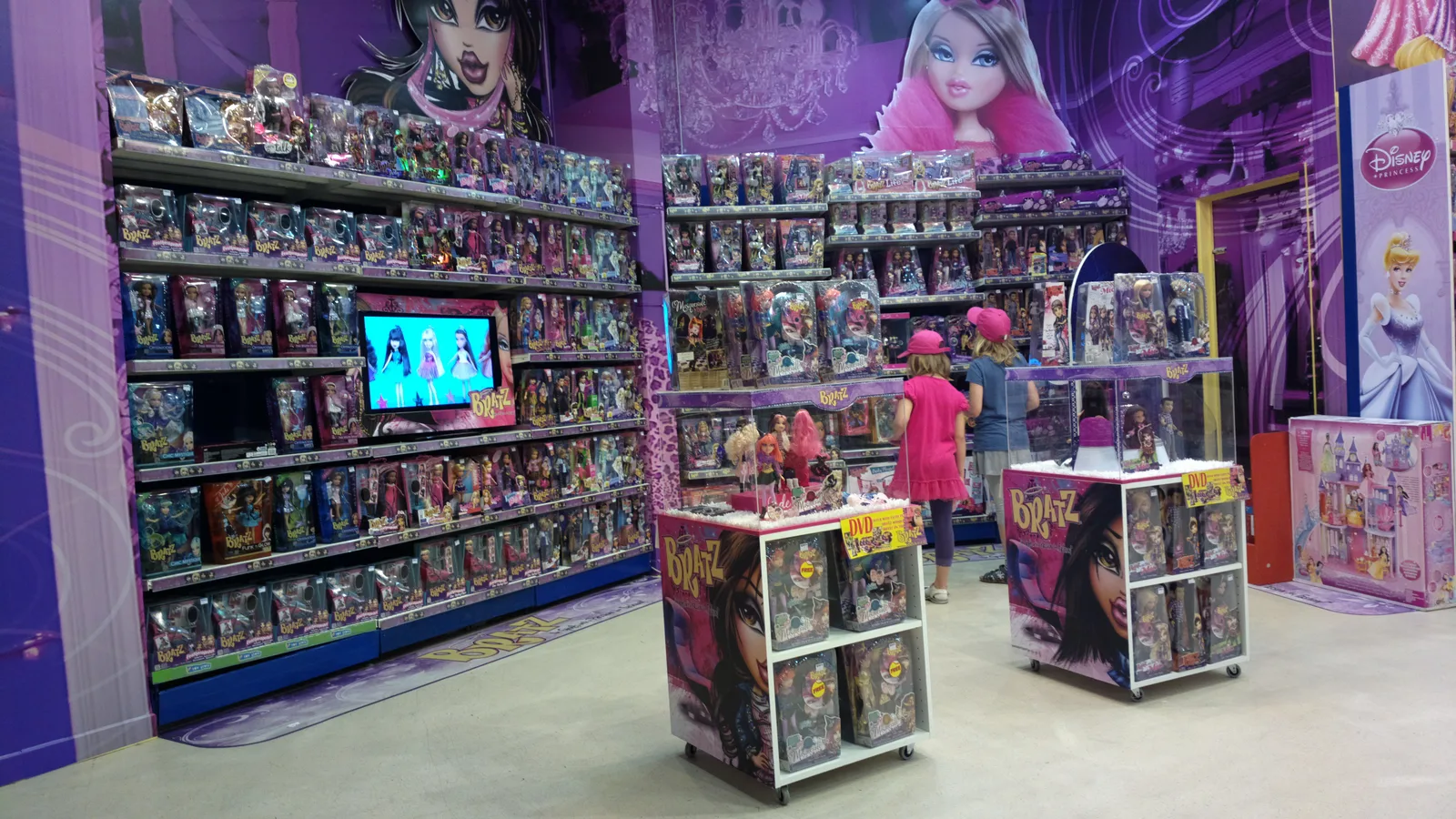 Bratz retail display in Dubai, photographed in 2012; CC BY-SA 2.0.