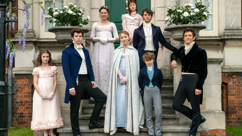 BRIDGERTON (L to R) FLORENCE HUNT as HYACINTH BRIDGERTON, LUKE NEWTON as COLIN BRIDGERTON, RUTH GEMMELL as LADY VIOLET BRIDGERTON, PHOEBE DYNEVOR as DAPHNE BRIDGERTON, CLAUDIA JESSIE as ELOISE…