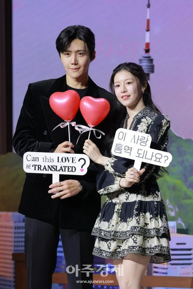 배우 김선호와 고윤정이 13일 오전 서울 강남구 조선팰리스 서울강남에서 열린 넷플릭스 시리즈 '이 사랑 통역 되나요?' 제작발표회에 참석해 포즈를 취하고 있다. 2026.01.13[사진=유대길 기자 dbeorlf123@ajunews.com]