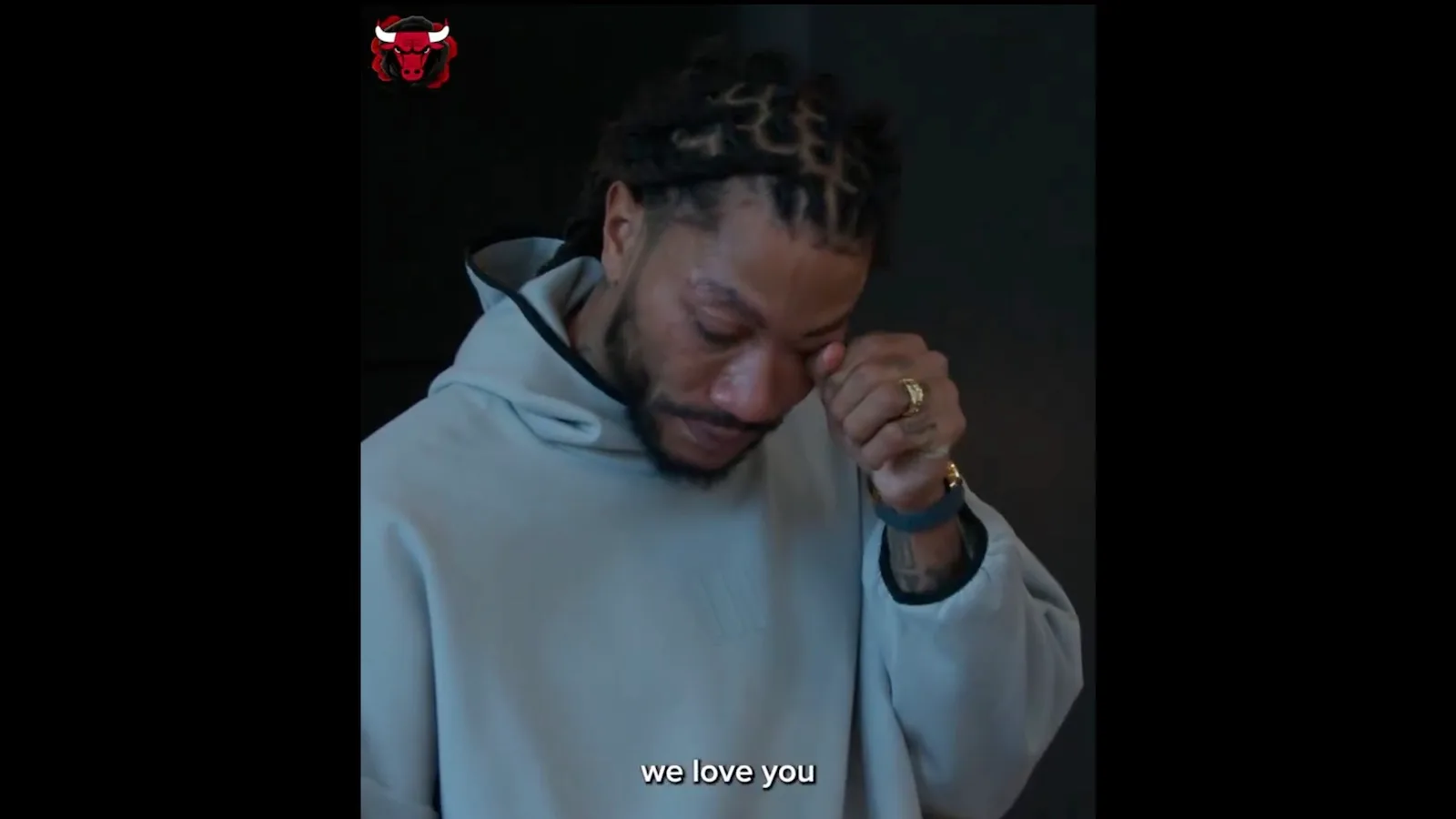 Derrick Rose's live reaction to his jersey retirement news goes viral