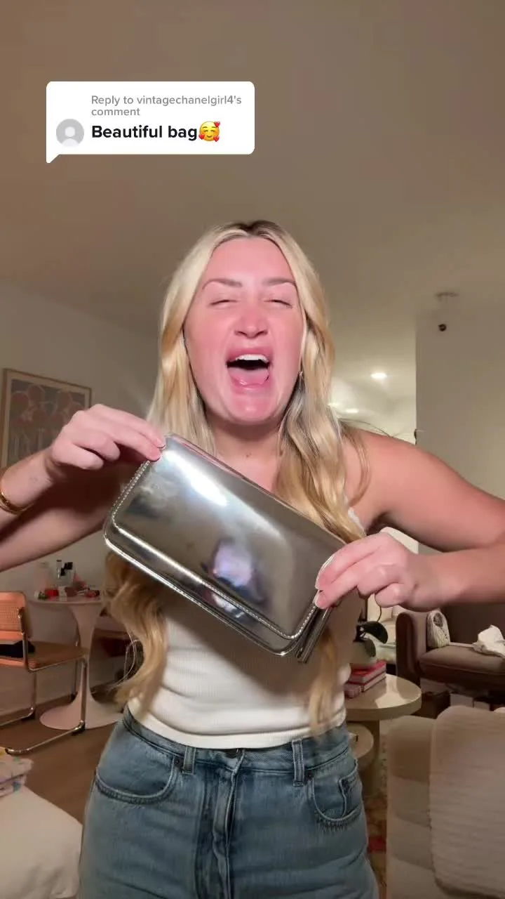 Replying to @vintagechanelgirl4 the coolest party trick i’ll ever have #lighterbag #bagwithalighter #luxurytiktok #fashiontiktok #tiktokfashion #clutch #designerbag #luxurybag #luxuryunboxing…