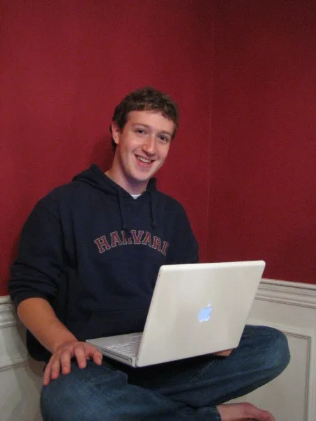Mark Zuckerberg in 2005, photographed by Elaine Chan and Priscilla Chan; CC BY 2.5.