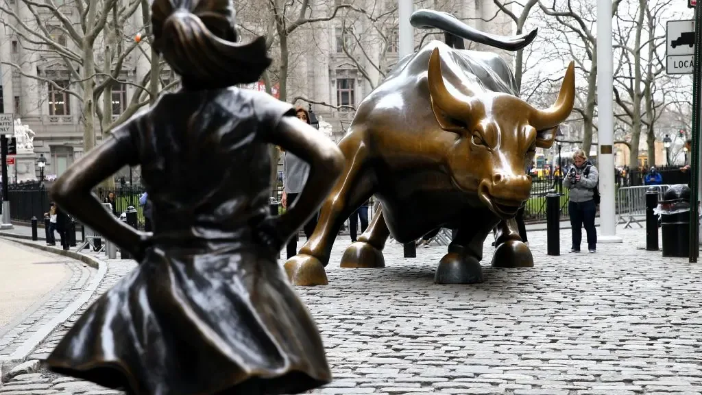 'Fearless Girl' statue face off Wall Street Bull in New York