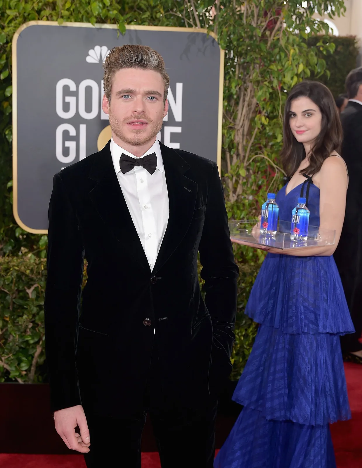 This woman holding FIJI Water at the #GoldenGlobes truly came to SERVE.